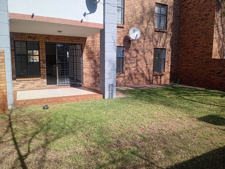 To Let 2 Bedroom Property for Rent in Die Hoewes Gauteng