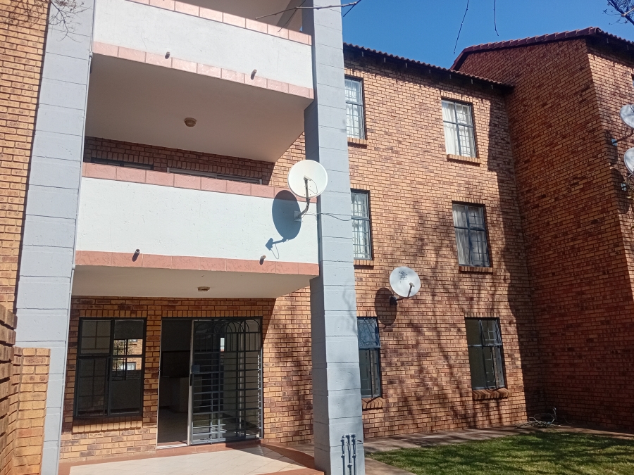 To Let 2 Bedroom Property for Rent in Die Hoewes Gauteng
