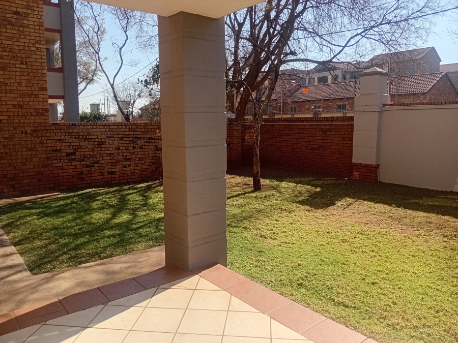 To Let 2 Bedroom Property for Rent in Die Hoewes Gauteng