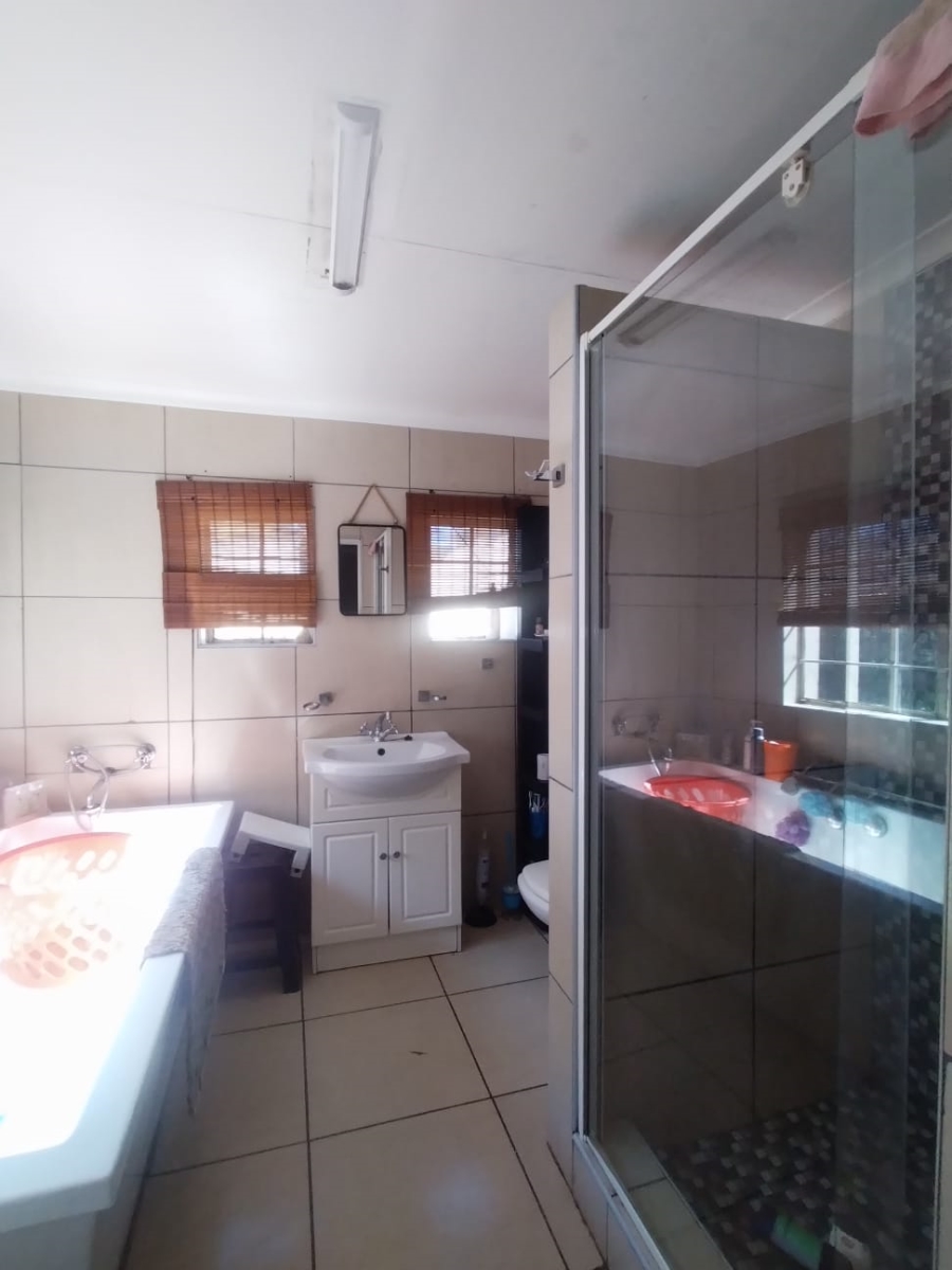 4 Bedroom Property for Sale in Wentworth Park Gauteng