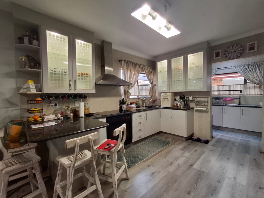 3 Bedroom Property for Sale in Sonneveld Gauteng