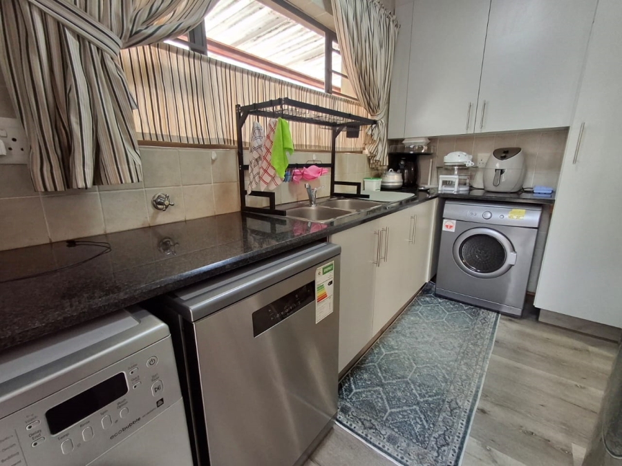 3 Bedroom Property for Sale in Sonneveld Gauteng