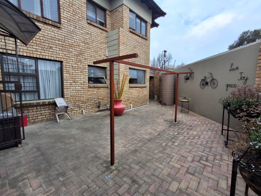 3 Bedroom Property for Sale in Sonneveld Gauteng