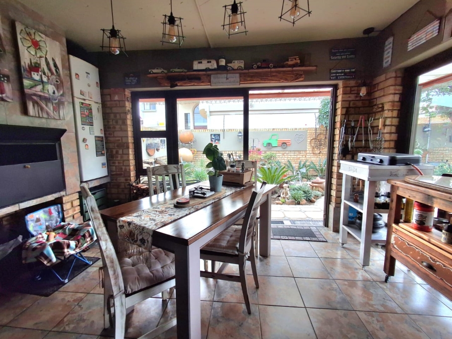 3 Bedroom Property for Sale in Sonneveld Gauteng