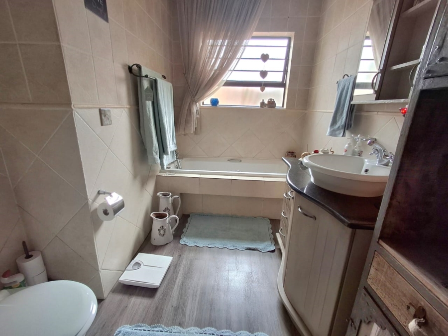 3 Bedroom Property for Sale in Sonneveld Gauteng