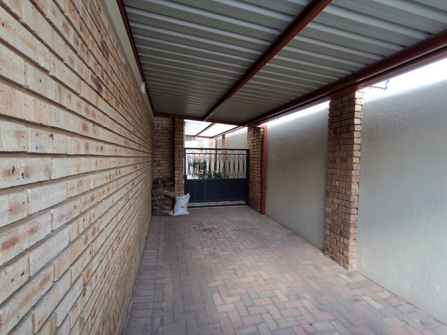 3 Bedroom Property for Sale in Sonneveld Gauteng