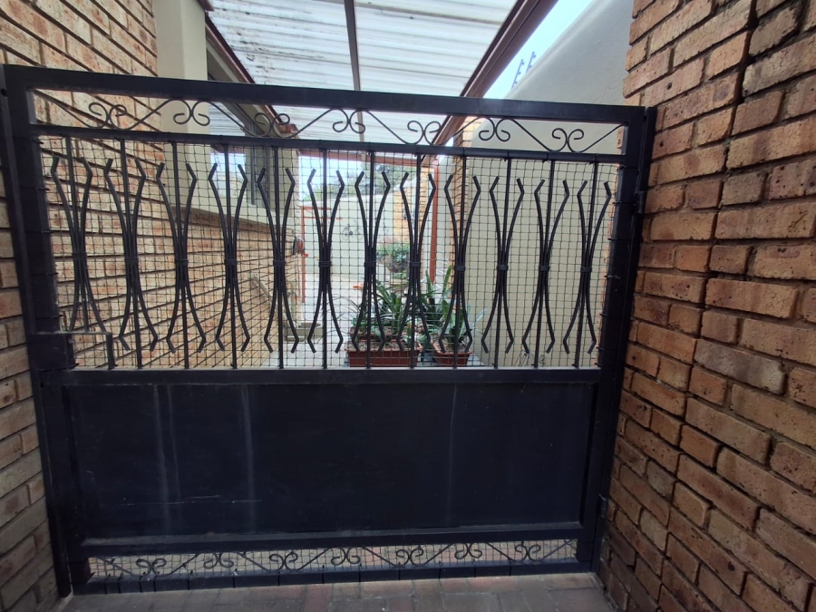 3 Bedroom Property for Sale in Sonneveld Gauteng