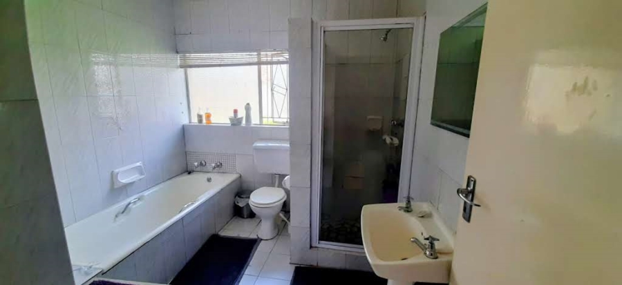 7 Bedroom Property for Sale in Bredell Gauteng