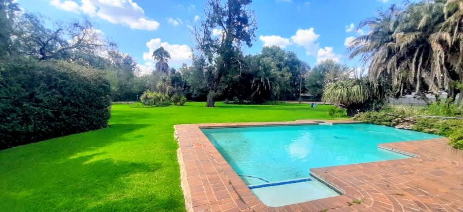 7 Bedroom Property for Sale in Bredell Gauteng