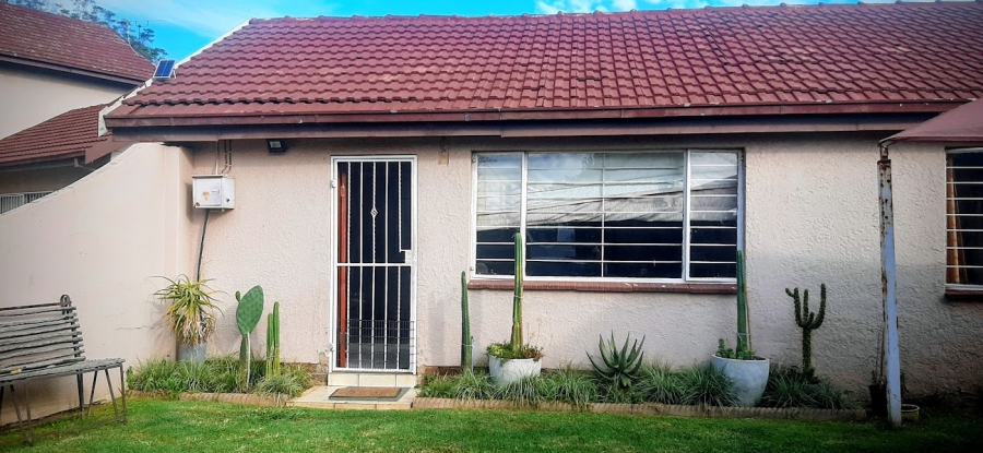 7 Bedroom Property for Sale in Bredell Gauteng