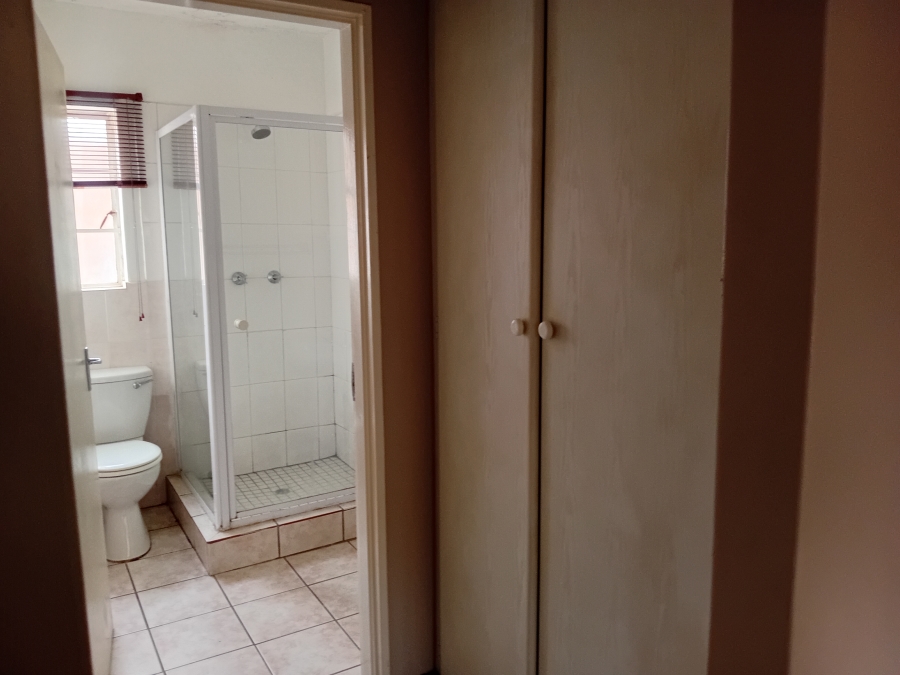 To Let 2 Bedroom Property for Rent in Die Hoewes Gauteng