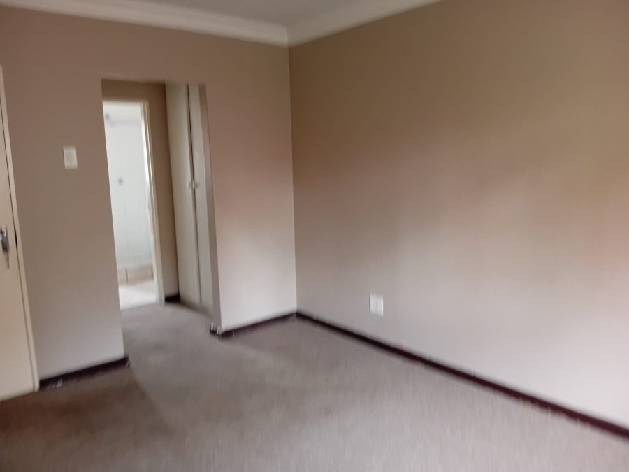 To Let 2 Bedroom Property for Rent in Die Hoewes Gauteng
