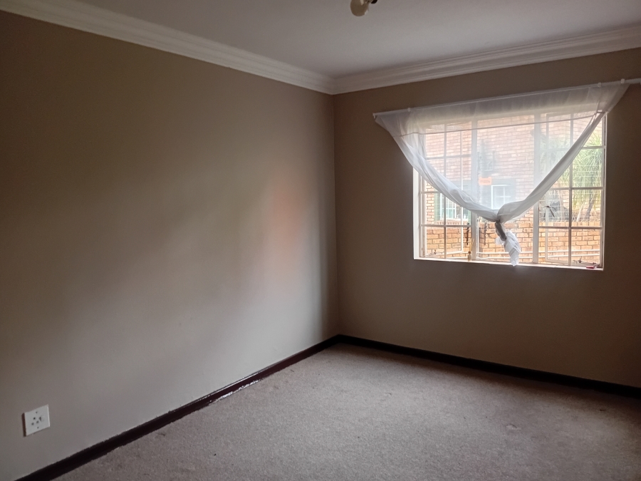 To Let 2 Bedroom Property for Rent in Die Hoewes Gauteng