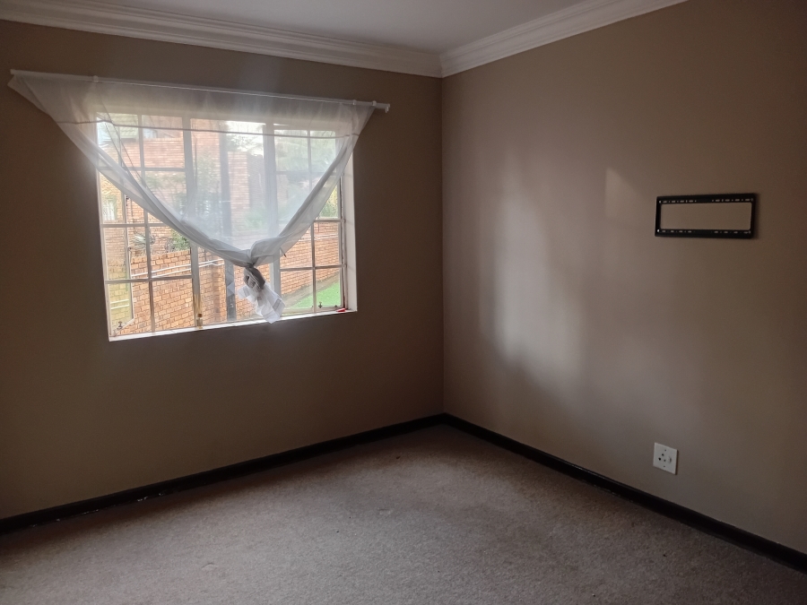 To Let 2 Bedroom Property for Rent in Die Hoewes Gauteng