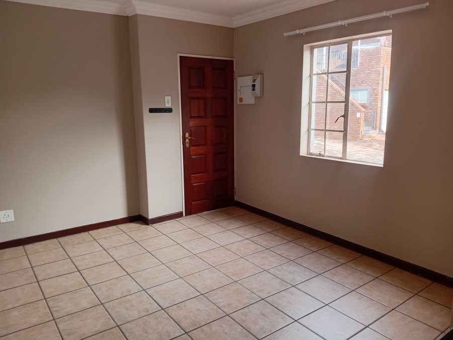 To Let 2 Bedroom Property for Rent in Die Hoewes Gauteng