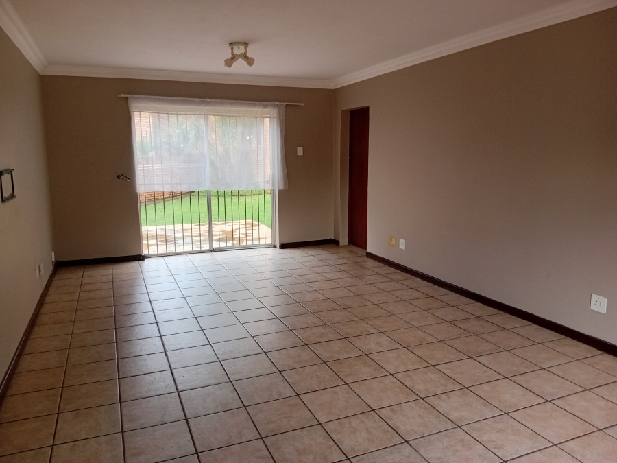 To Let 2 Bedroom Property for Rent in Die Hoewes Gauteng