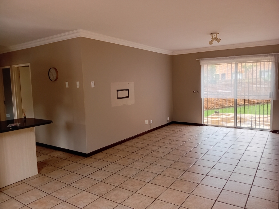 To Let 2 Bedroom Property for Rent in Die Hoewes Gauteng