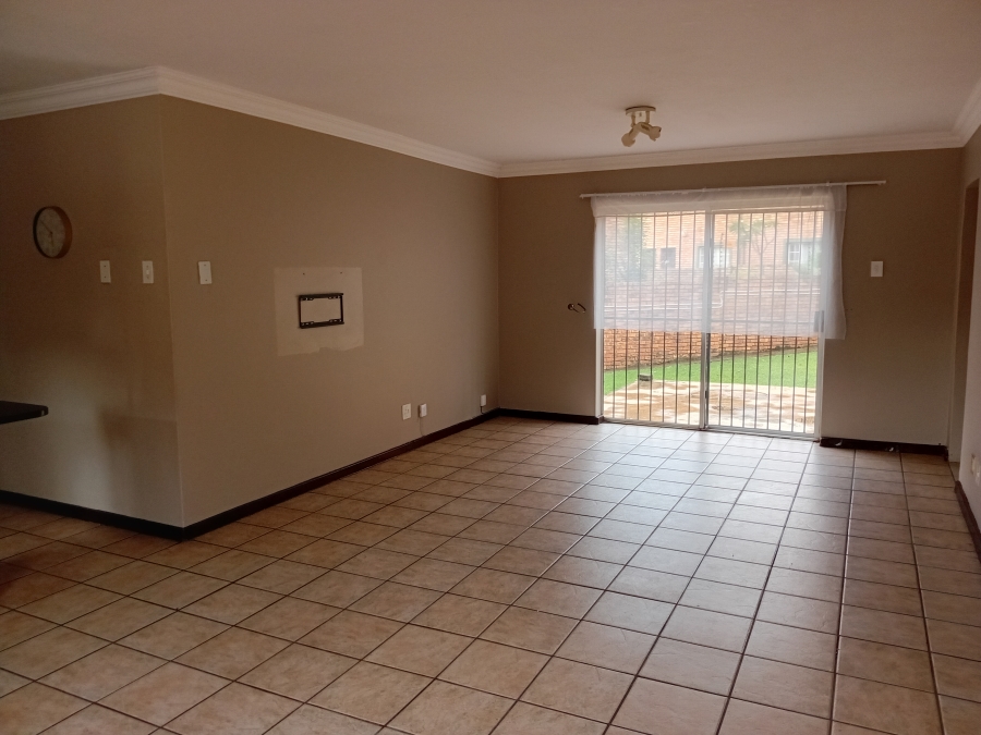 To Let 2 Bedroom Property for Rent in Die Hoewes Gauteng