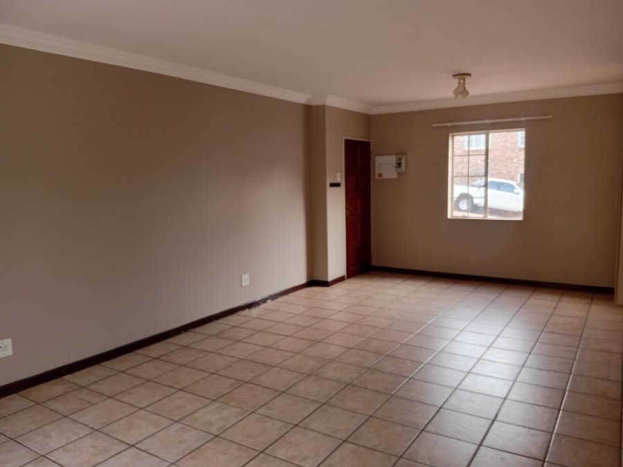 To Let 2 Bedroom Property for Rent in Die Hoewes Gauteng
