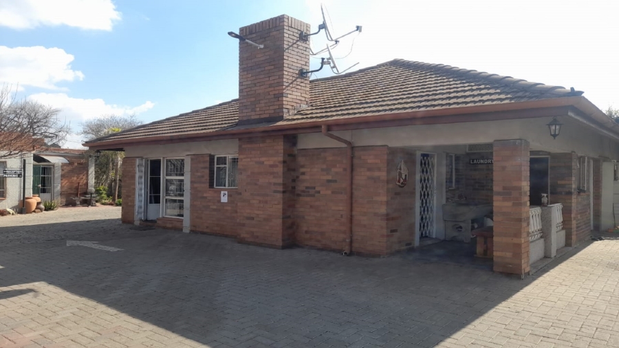 6 Bedroom Property for Sale in Vanderbijlpark CW 2 Gauteng