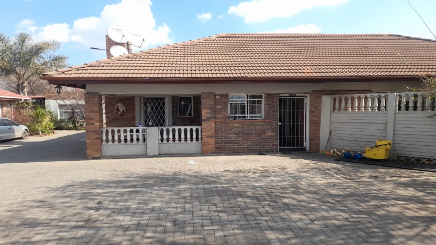 6 Bedroom Property for Sale in Vanderbijlpark CW 2 Gauteng