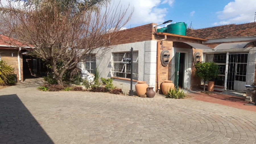6 Bedroom Property for Sale in Vanderbijlpark CW 2 Gauteng