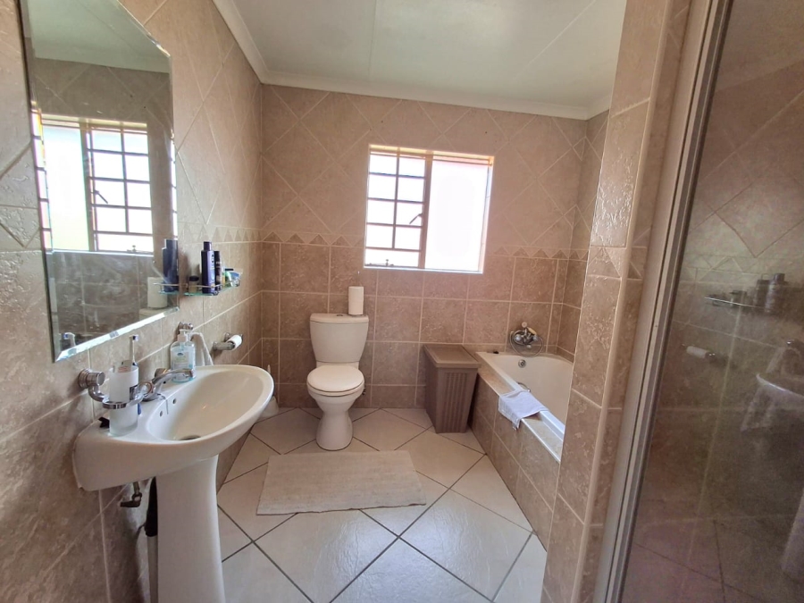 2 Bedroom Property for Sale in Beyers Park Gauteng
