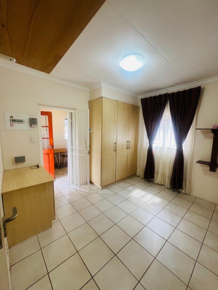 1 Bedroom Property for Sale in Wendywood Gauteng