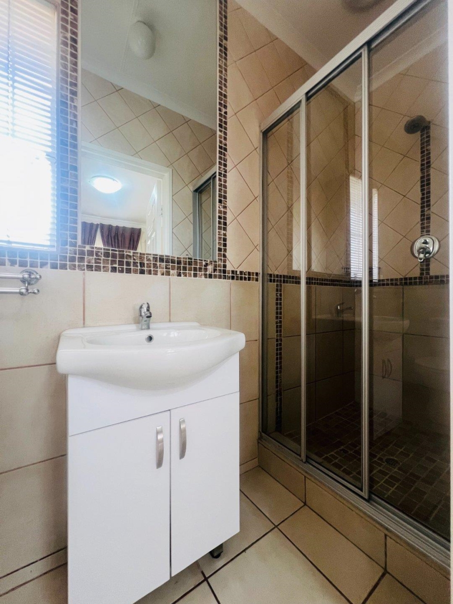 1 Bedroom Property for Sale in Wendywood Gauteng