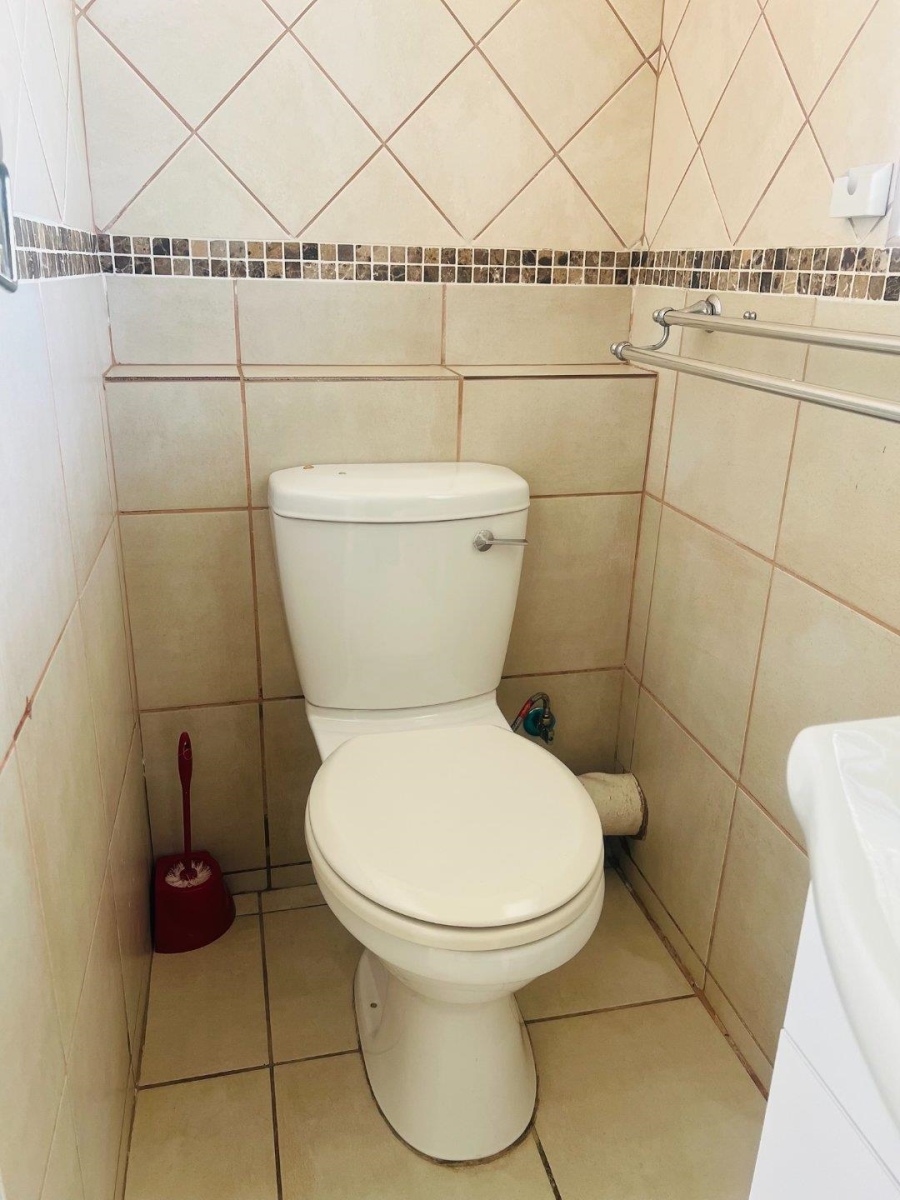 1 Bedroom Property for Sale in Wendywood Gauteng