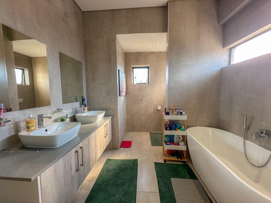 4 Bedroom Property for Sale in Midstream Meadows Gauteng