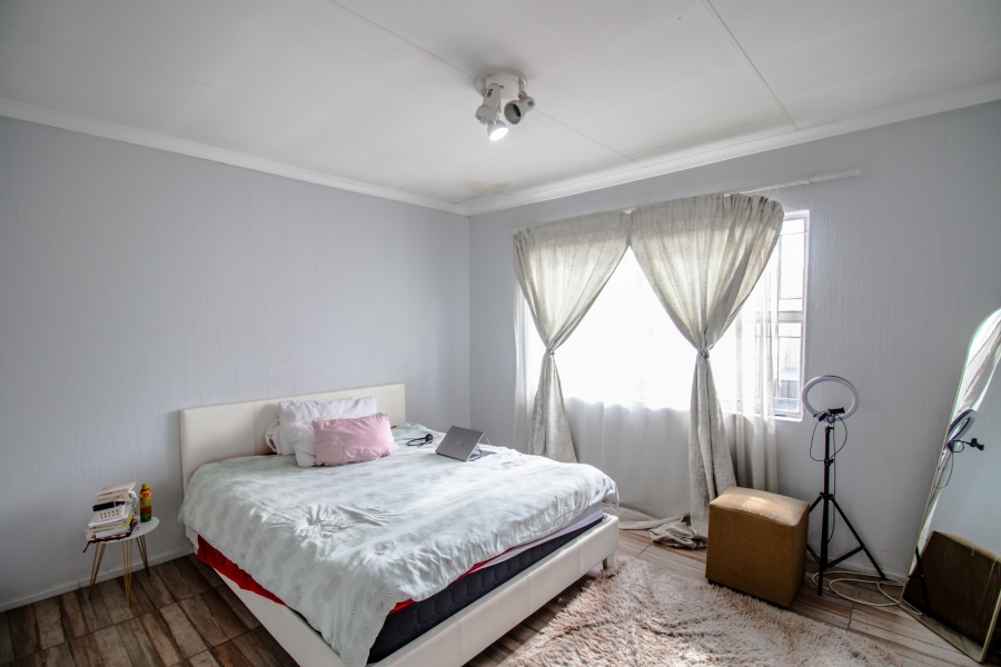 2 Bedroom Property for Sale in Vorna Valley Gauteng