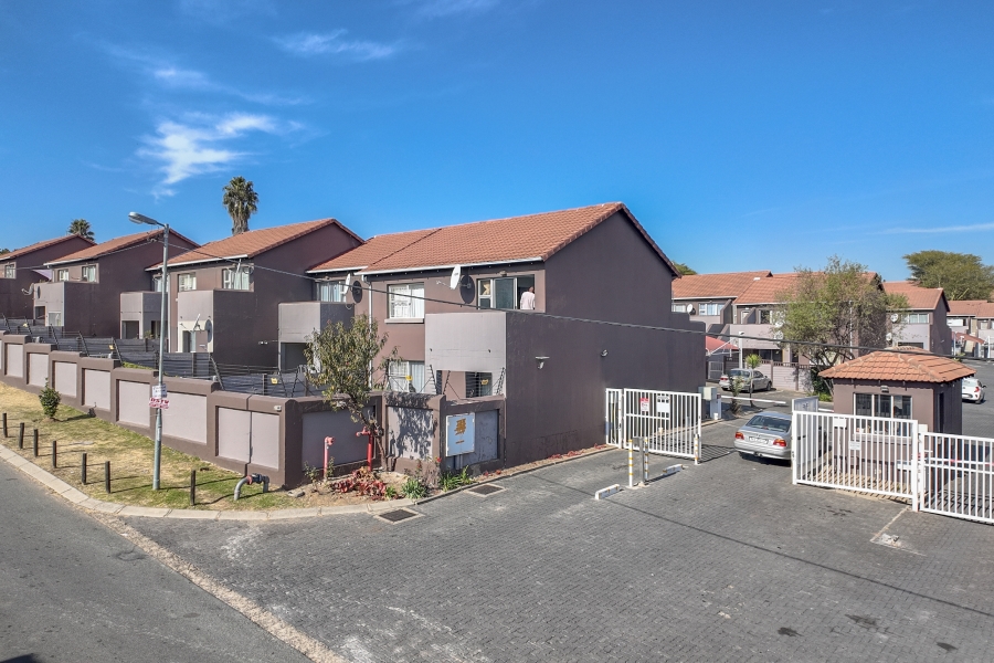 2 Bedroom Property for Sale in Vorna Valley Gauteng