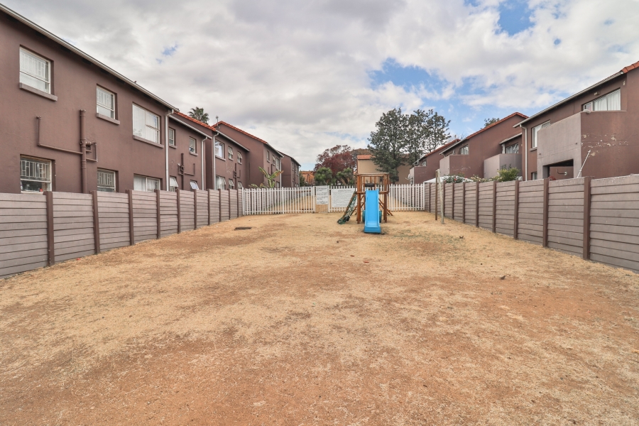 2 Bedroom Property for Sale in Vorna Valley Gauteng