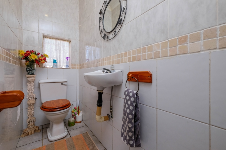 3 Bedroom Property for Sale in Nooitgedacht Gauteng