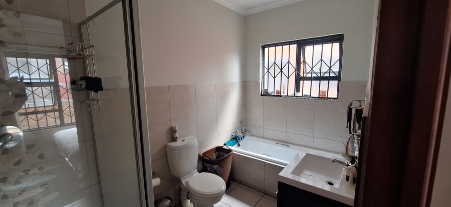 2 Bedroom Property for Sale in Noordwyk Gauteng