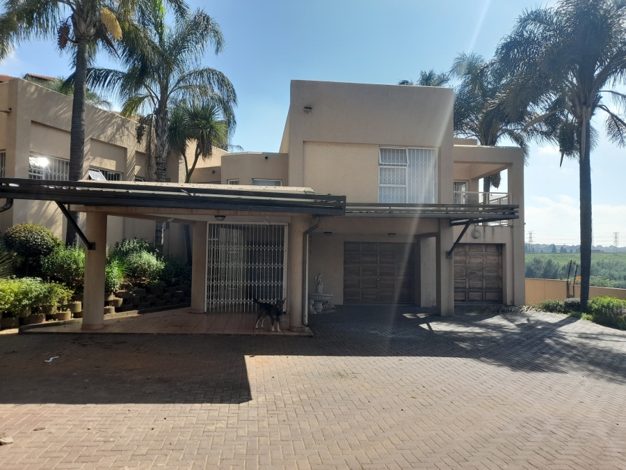 4 Bedroom Property for Sale in Bassonia Gauteng