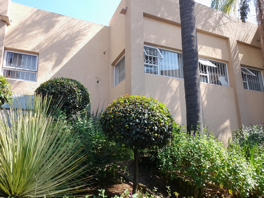 4 Bedroom Property for Sale in Bassonia Gauteng