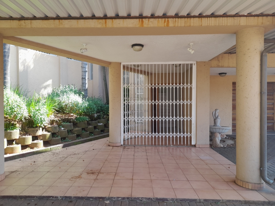 4 Bedroom Property for Sale in Bassonia Gauteng
