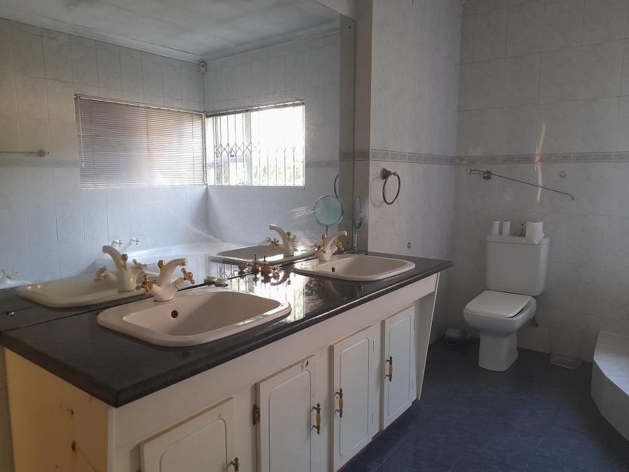 4 Bedroom Property for Sale in Bassonia Gauteng