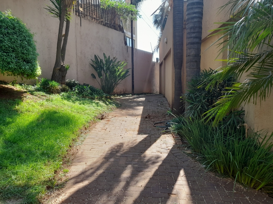 4 Bedroom Property for Sale in Bassonia Gauteng