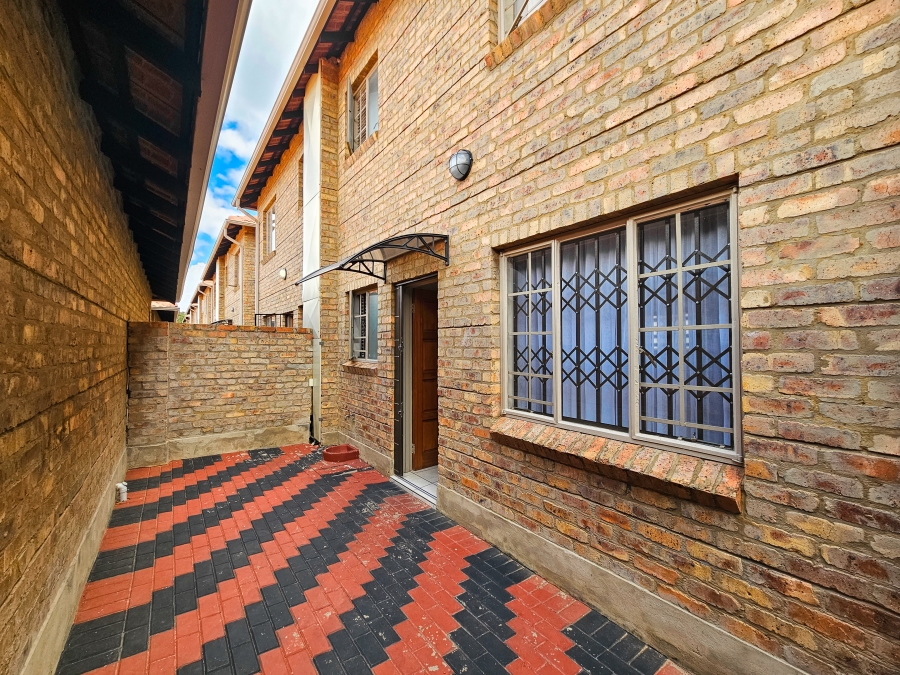 3 Bedroom Property for Sale in Annlin Gauteng