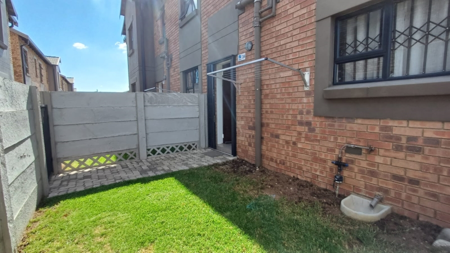 To Let 2 Bedroom Property for Rent in Albertsdal Gauteng