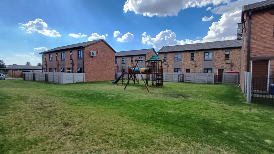 To Let 2 Bedroom Property for Rent in Albertsdal Gauteng