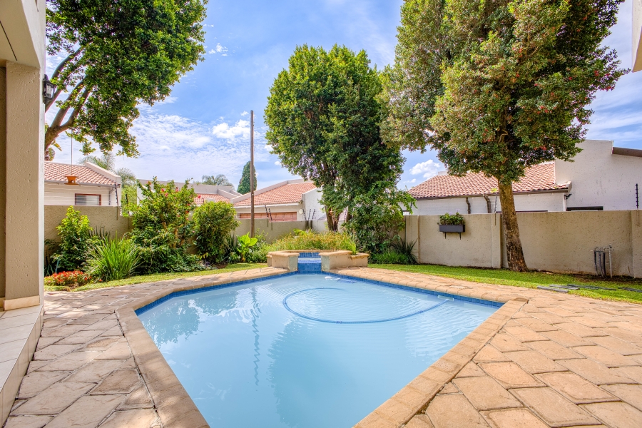 4 Bedroom Property for Sale in Magaliessig Gauteng