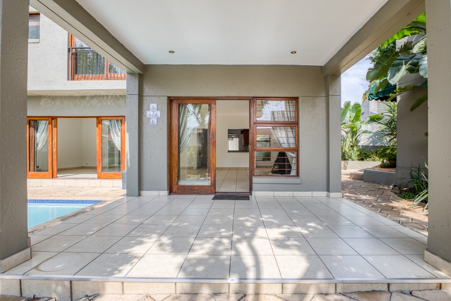 4 Bedroom Property for Sale in Magaliessig Gauteng