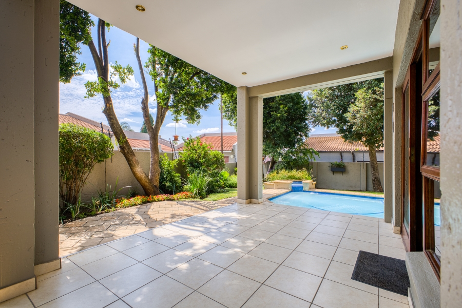 4 Bedroom Property for Sale in Magaliessig Gauteng