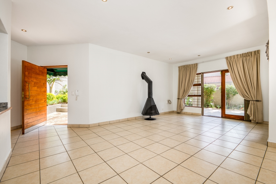 4 Bedroom Property for Sale in Magaliessig Gauteng