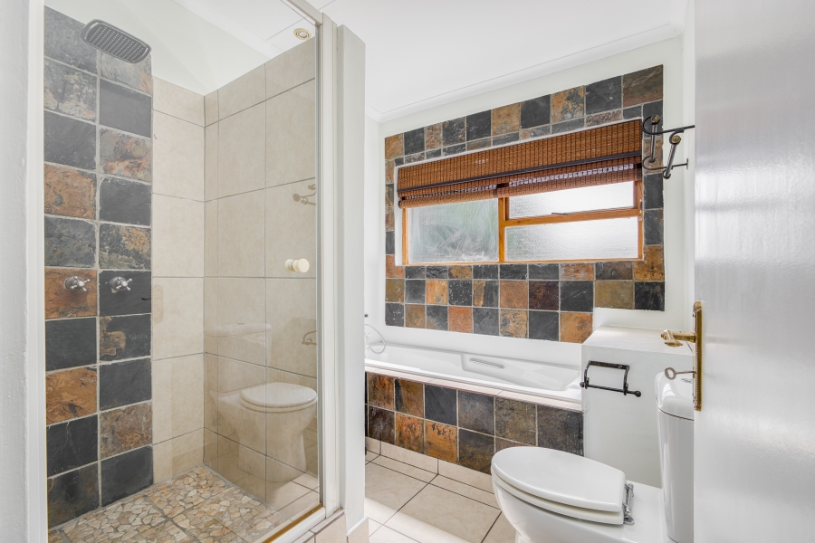 4 Bedroom Property for Sale in Magaliessig Gauteng