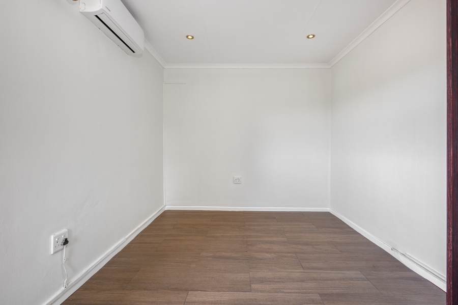 4 Bedroom Property for Sale in Magaliessig Gauteng